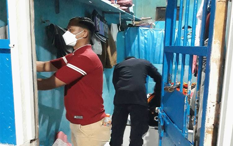 Petugas Rutan Palangka Raya Antisipasi Benda Terlarang Jelang Nataru
