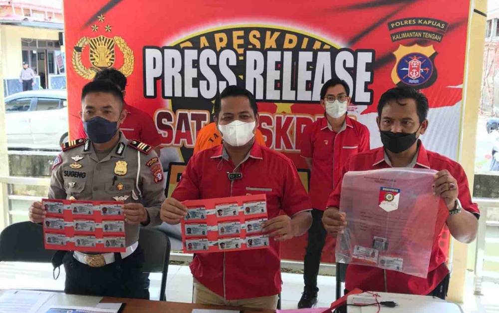 Begini Kronologi Pengungkapan Kasus Pembuat SIM Palsu Ditangkap Polres Kapuas