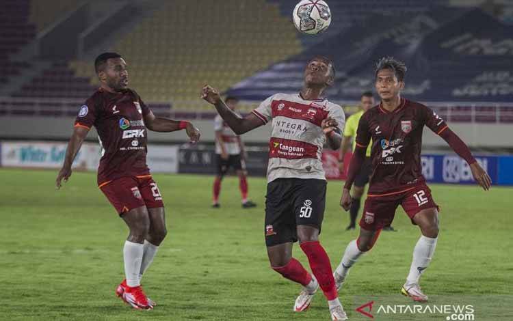 Madura United Imbang 2-2 Lawan Borneo FC