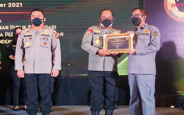 Menkopolhukam Beri Penghargaan Irwasda Polda Kalteng