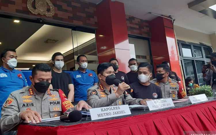 Polisi Buru DPO Pemasok Ganja kepada Artis Rizky Nazar