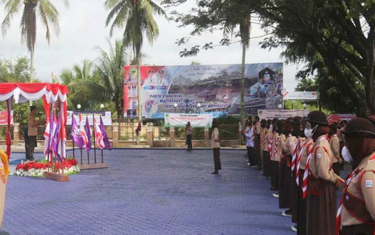 Bupati Barito Utara Pimpin Upacara Hari Pramuka dan Pembukaan LP3