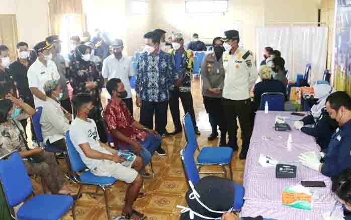 Bupati Barito Utara Tinjau Vaksinasi di Puskesmas Desa Lemo