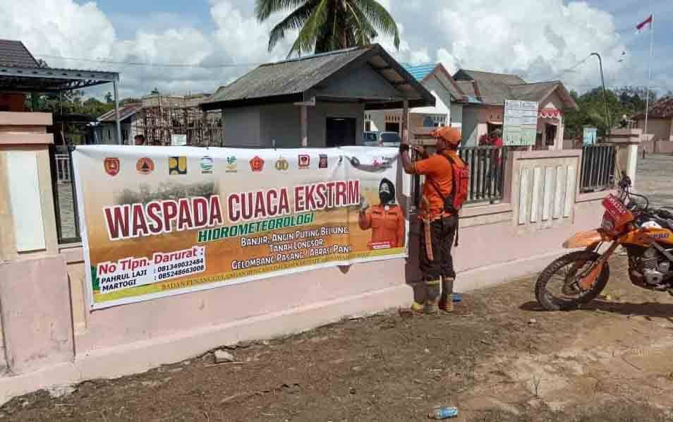 BPBD Kobar Pasang Puluhan Baliho Imbauan Waspada Cuaca Ekstrem