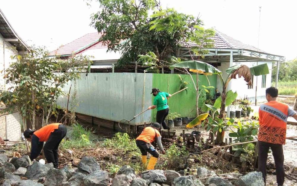 Petugas Kembali Lakukan Pembersihan Lingkungan di Kuala Kapuas