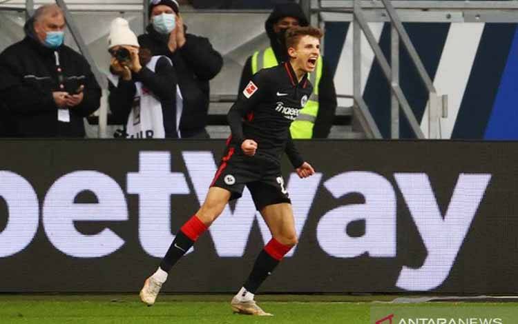Frankfurt Lanjutkan Tren Positif saat Leipzig Dipecundangi Arminia