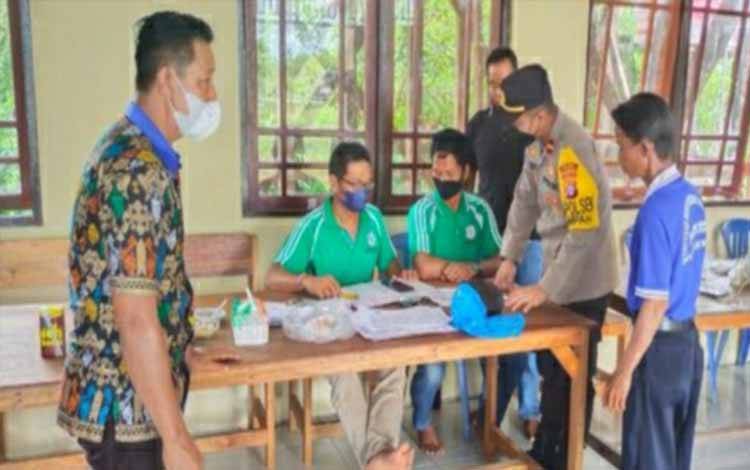 Dukung Percepatan Vaksinasi Covid-19, Polsek Timpah Lakukan Pendataan Warga