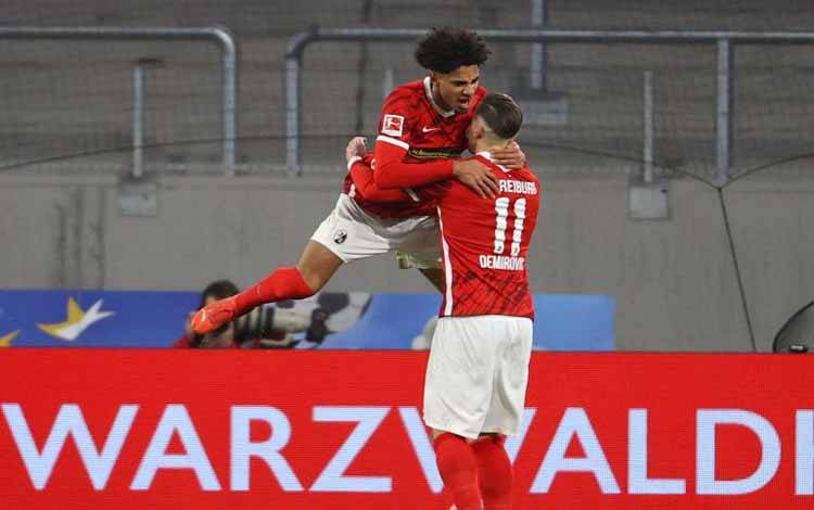 Tenggelamkan Leverkusen 2-1, Freiburg Naiki Posisi Ketiga