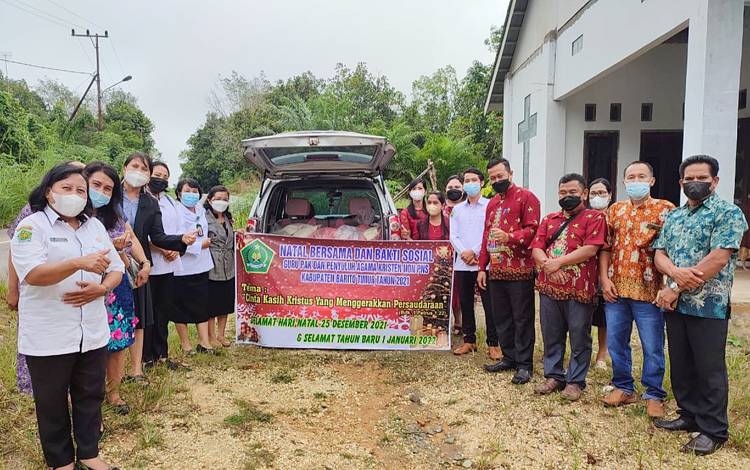 Guru dan Penyuluh Agama Kristen Barito Timur Gelar Natal Bersama