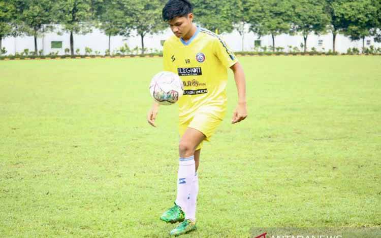 Arema FC Pinjam Pemain Muda Genta Alparedo