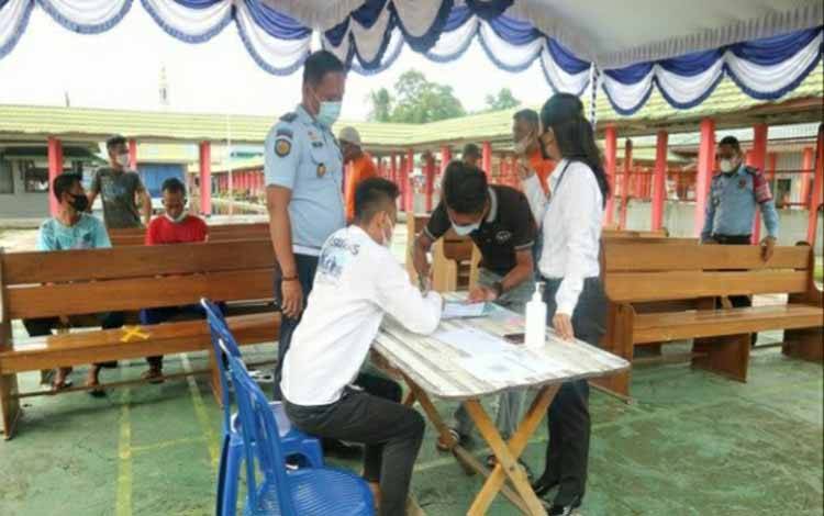 WBP Rutan Kuala Kapuas Jalani Vaksinasi Covid-19 Tahap Kedua