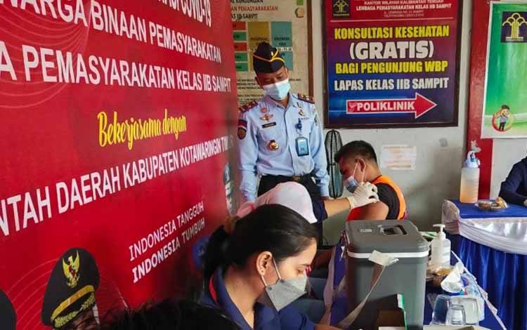 Baru Masuk Lapas Kelas IIB Sampit, WBP Langsung Divaksin