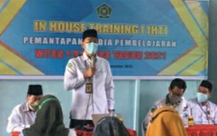 Kepala Kemenag Kapuas Dorong Guru Madrasah Terus Tingkatkan Kemampuan Bidang Digital