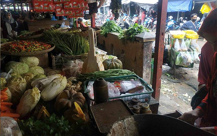 Cuaca Ekstrem Picu Kenaikan Harga Sayuran di Kuala Pembuang