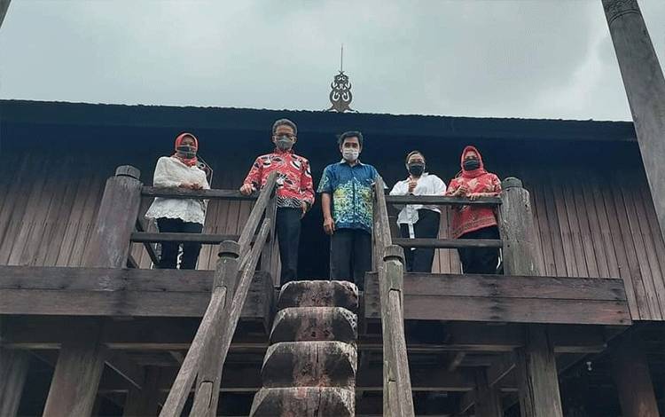 Legislator Ini Dorong Pemda Pelihara Dengan Baik Rumah Betang di TMII