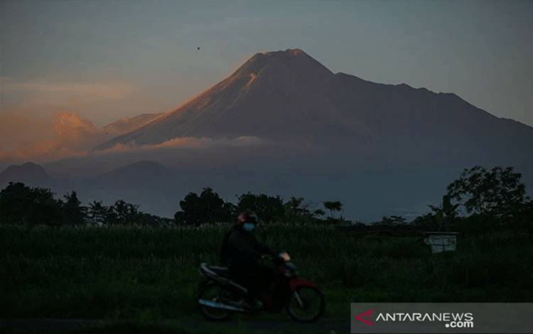 Gunung Merapi Mengalami 144 Kali Gempa Guguran