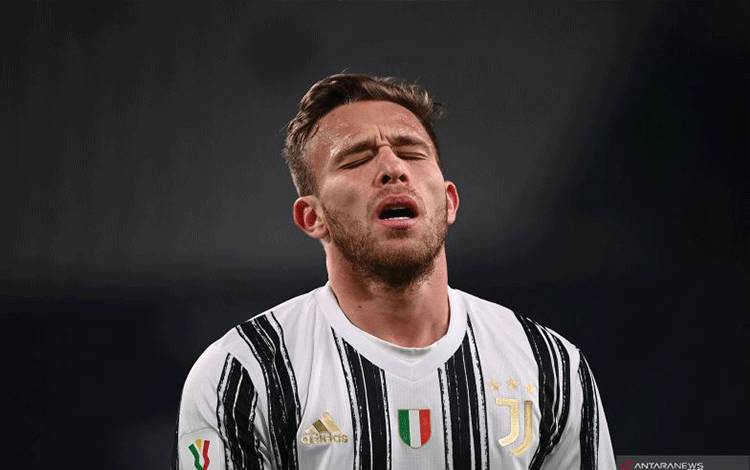 Jarang Dapatkan Waktu Bermain, Arthur Ditawarkan Juventus ke Arsenal