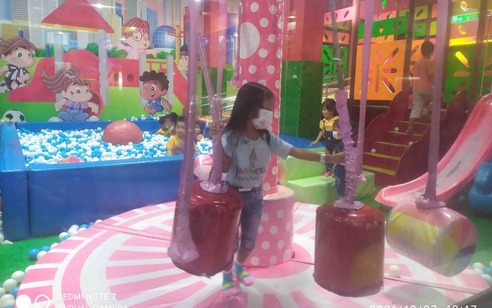 Libur Natal dan Tahun Baru, Anak-anak Padati Arena Bermain