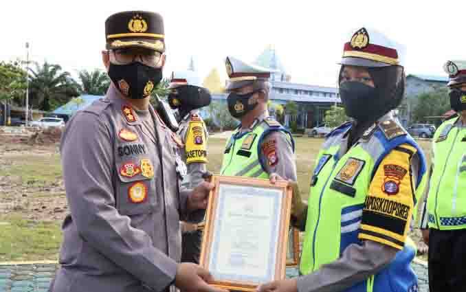 8 Personel Polres Katingan Dapat Penghargaan dari Kapolres