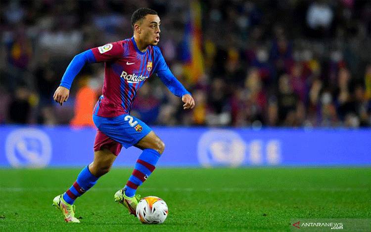 Arsenal Tertarik Datangkan Bek Kanan Barcelona Sergino Dest