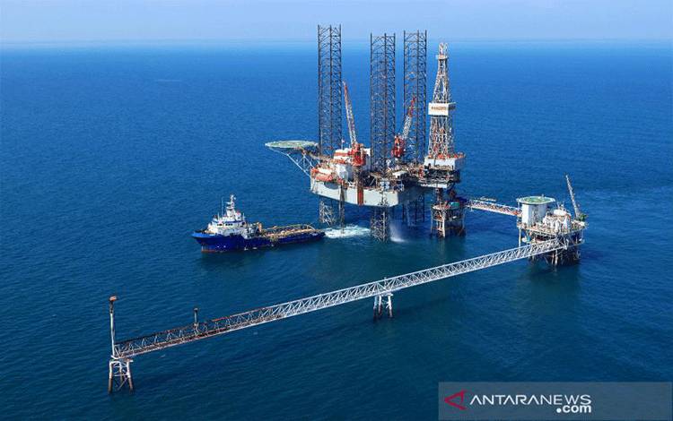 Minyak Naik Setelah OPEC+ Pertahankan Kenaikan Pasokan, Stok AS Jatuh
