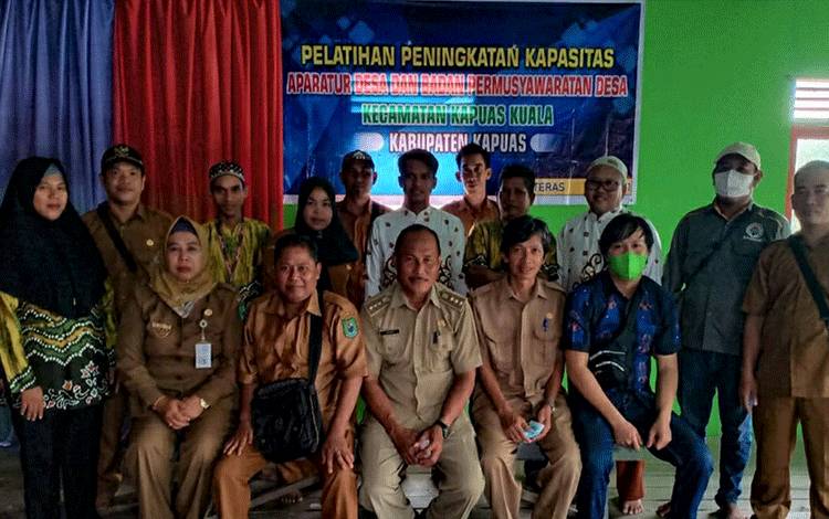 Aparatur Desa dan Anggota BPD Sei Teras Dilatih Tingkatkan Kapasitas