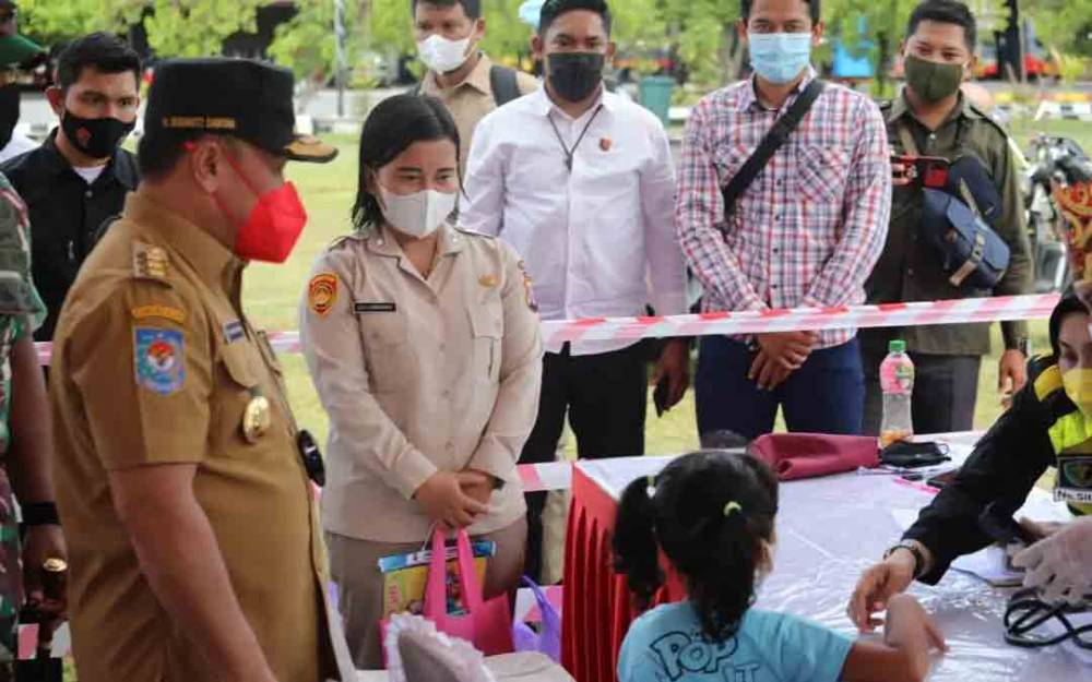 Gubernur Kalteng Tinjau Vaksinasi Anak 6-11 Tahun