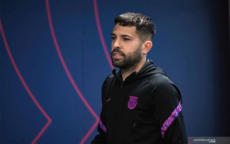 Bek sayap Barcelona Jordi Alba Positif COVID-19