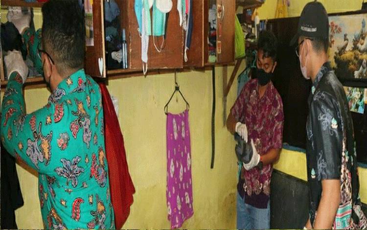 Petugas Rutan Kuala Kapuas Razia Kamar Hunian WBP
