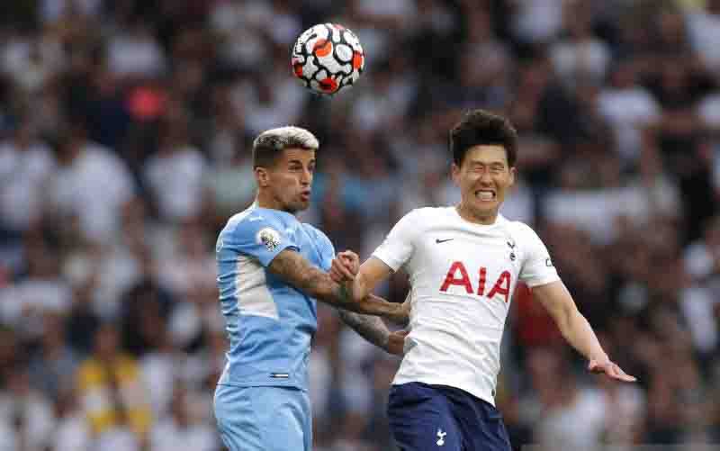 Bek Manchester City Cancelo Diserang Perampok di Rumahnya