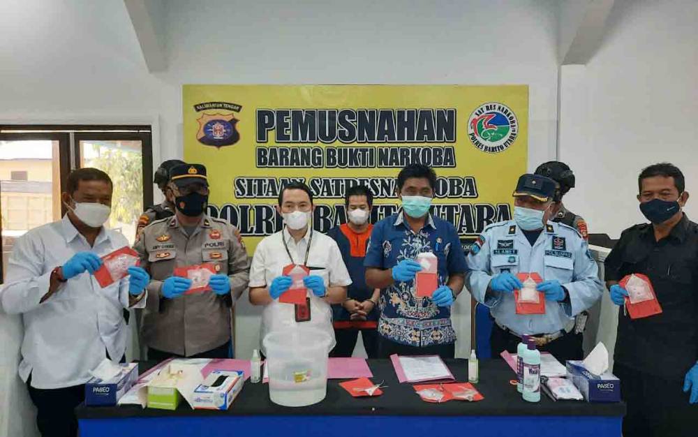 Satresnarkoba Polres Barito Utara Musnahkan Sabu