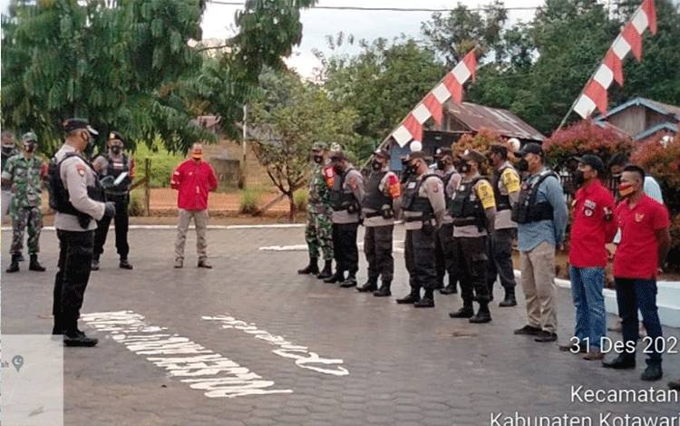 Personel Gabungan di Aruta Amankan Sambut Tahun Baru 2022