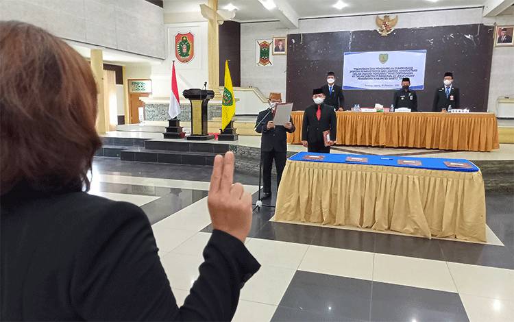Bupati Barito Timur: Pelantikan Pejabat Fungsional untuk Percepatan Reformasi Birokrasi