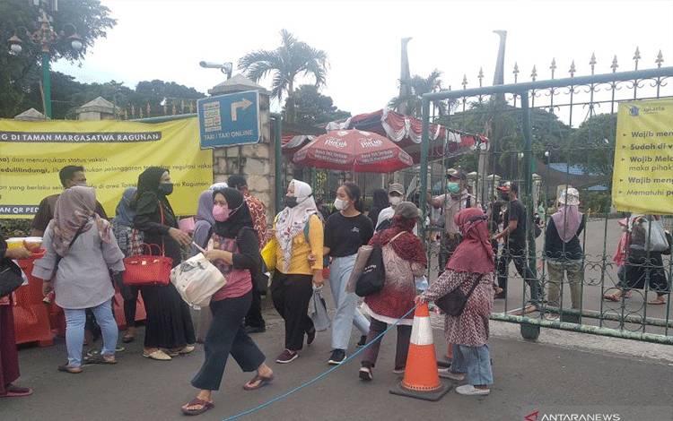 Pengunjung Hari Libur Kedua Tahun Baru di Ragunan Capai 16.909 Orang