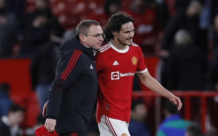 Ralf Rangnick Minta Edinson Cavani Bertahan di Manchester United