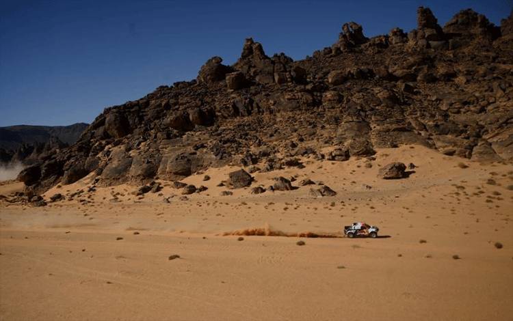 Al-Attiyah Menangi Etape Pertama Dakar, Peterhansel Kecelakaan