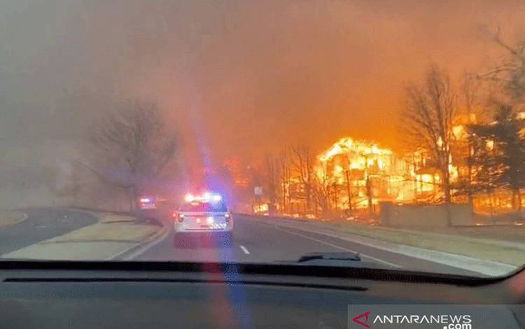 Dua Orang Hilang Setelah Kebakaran Hutan Colorado