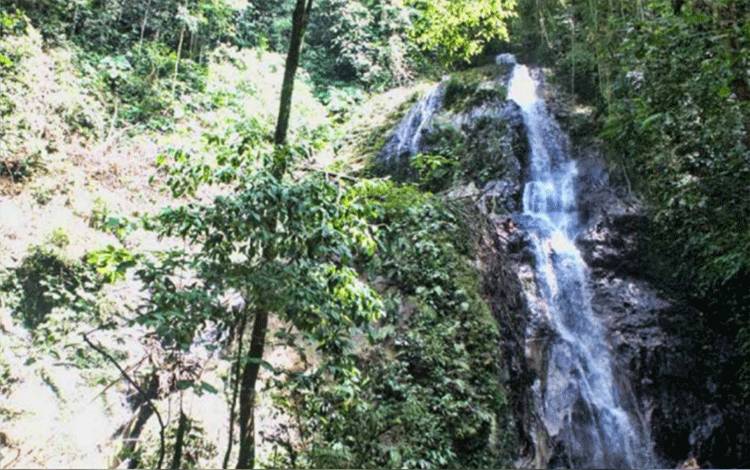 Bupati Gumas Ajak Wisatawan Kunjungi Air Terjun Mangkuhus, Ada?Apa Saja