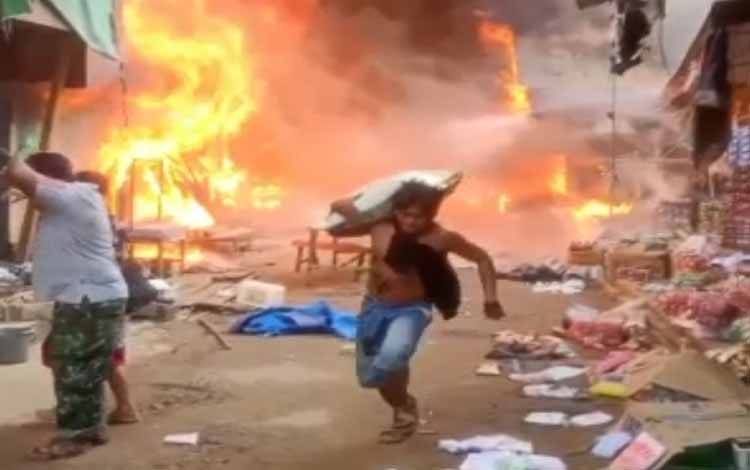 Puluhan Toko dan Rumah di Pasar Pundu Terbakar
