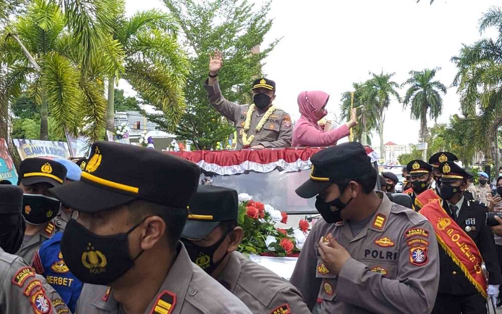 Tangis Haru Iringi Pelepasan AKBP Abdoel Harris Jakin