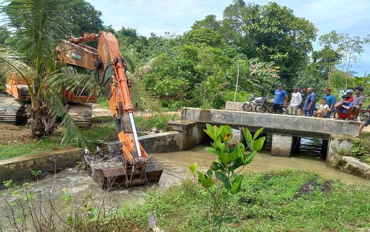 Ketua DPRD Minta Pemerintah Daerah Tindak Lanjut Normalisasi Irigasi Desa Tangkum
