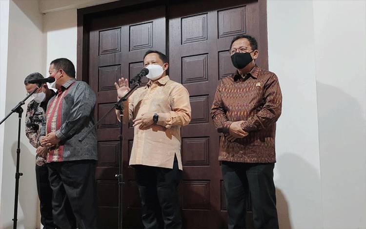 Mendagri Minta Vaksinasi Dipercepat Dukung PTM