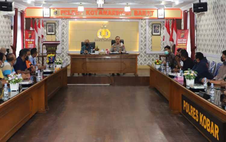 Kapolres Kobar Imbau Agen Tiket dan Travel Pasang Spanduk Vaksin Gratis