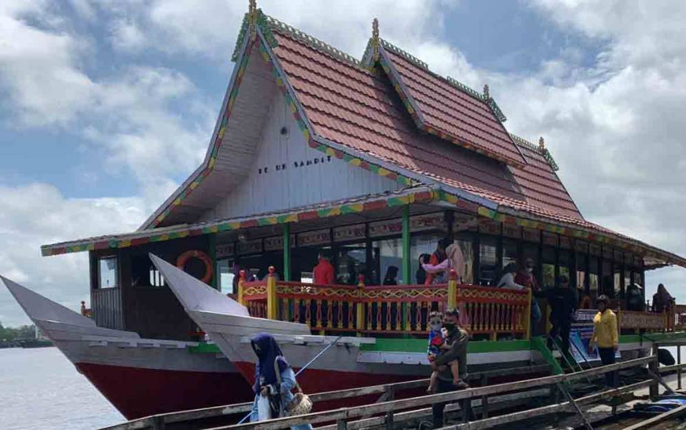 Masyarakat Antusias Ikuti Susur Sungai Gratis dengan Kapal Wisata