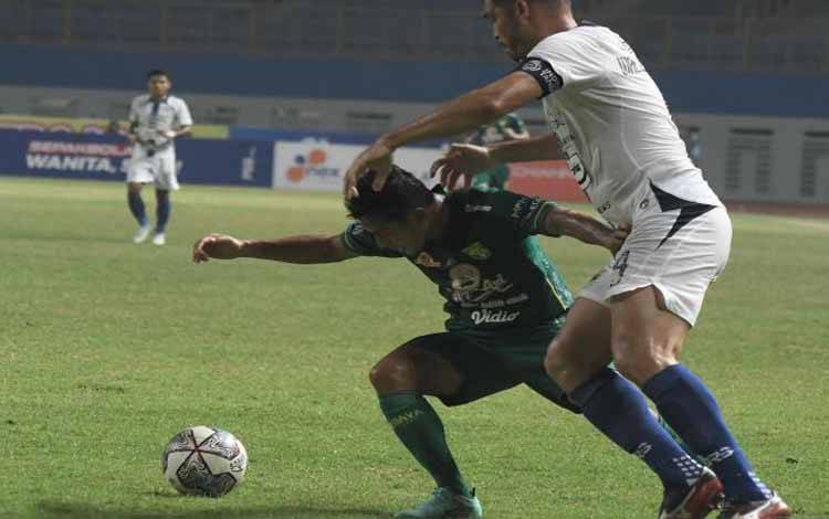 Hattrick Samsul Arif Bawa Persebaya Kalahkan Persikabo