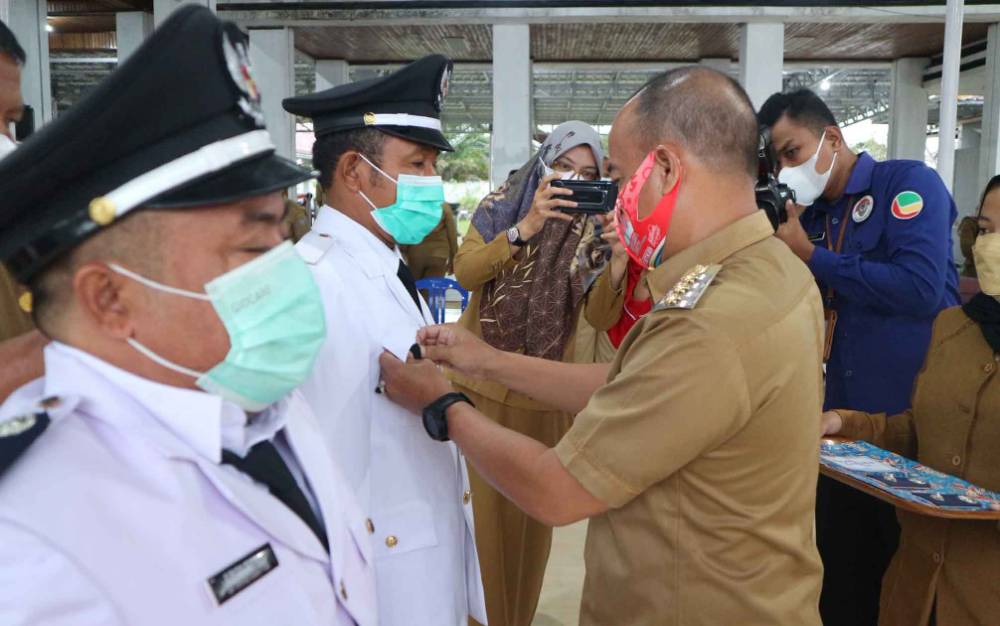 Bupati Seruyan Lantik 2 Pj Kepala Desa dan Pejabat Struktural