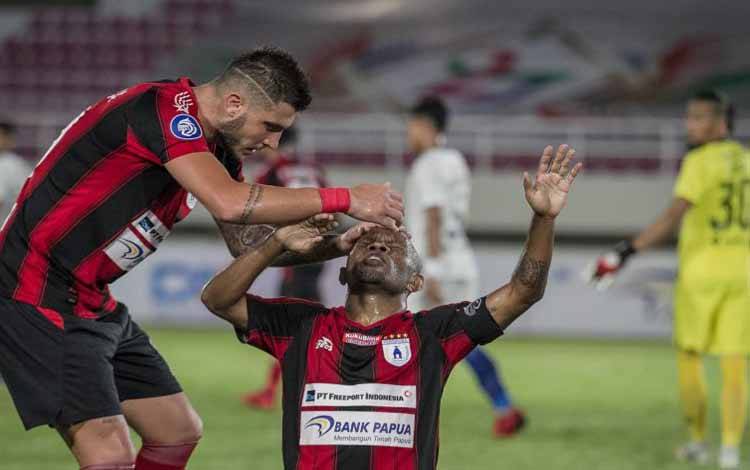 Gol Pahabol dan Bokashvili Bawa Persipura Tundukkan Persija 2-1
