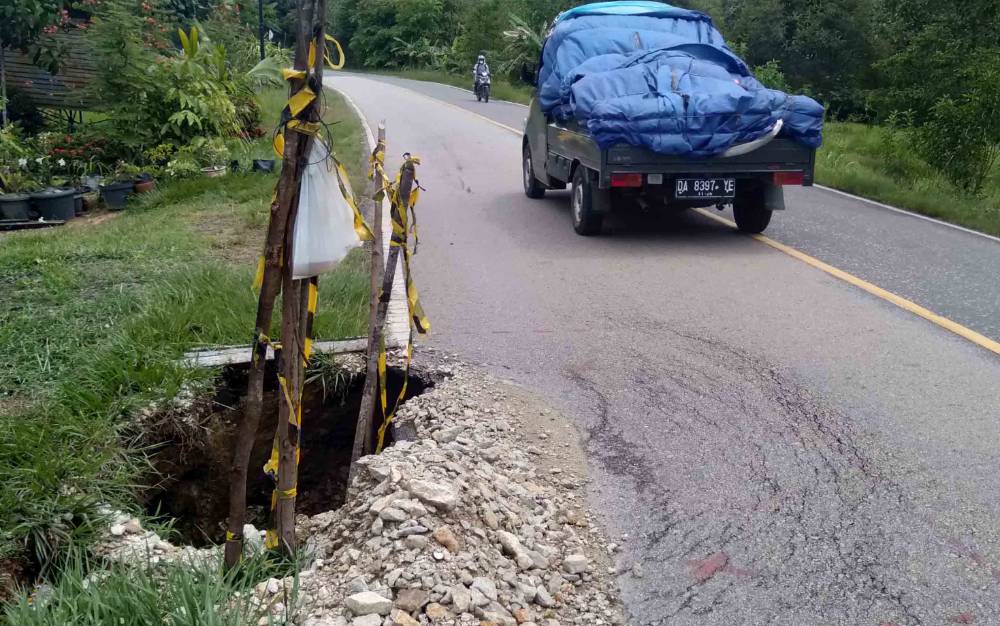 Lubang di Jalan Trans Kalimantan Kasongan - Kereng Pangi Dinilai Mendesak Diperbaiki