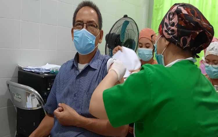Kalangan Lansia di Kalteng Mulai Terima Vaksin Booster