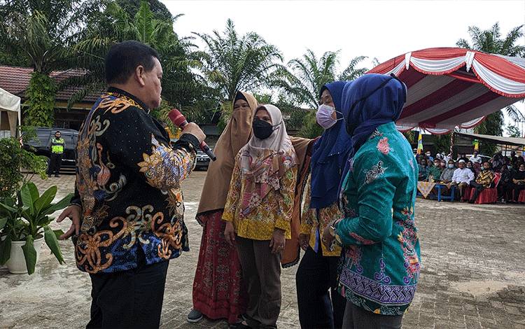 22 Tahun Mengajar, Guru di Pedalaman Kotim Ini Hanya Berstatus Tenaga Honor Sekolah